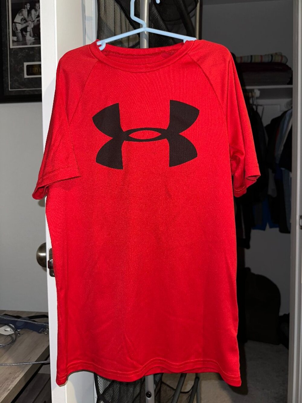 Under Armour Boys Red HeatGear Short Sleeve Shirt Y Medium (10-12)